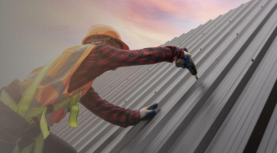 Professional gutter cleaning in Avon, MS